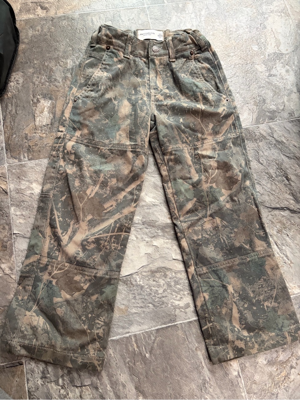 Abercrombie kids camouflage cargo pants 5/6